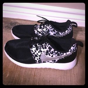 Nike Leopard Roshe